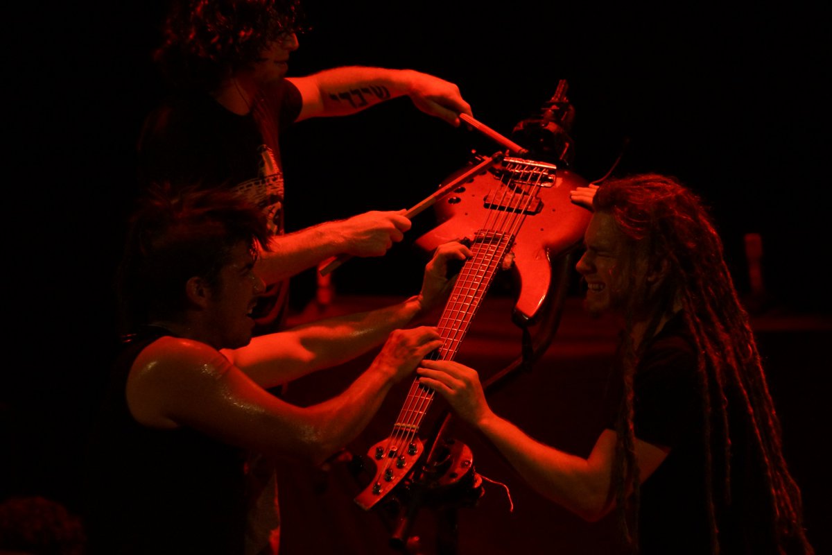 iborglabs's tweet photo. Holding each other like ransom notes
Dropping our hearts to grip our brothers' throats - Nothing More .@nothingmorerock #plusone #emiTTime https://t.co/g0vQxAa3Fx
