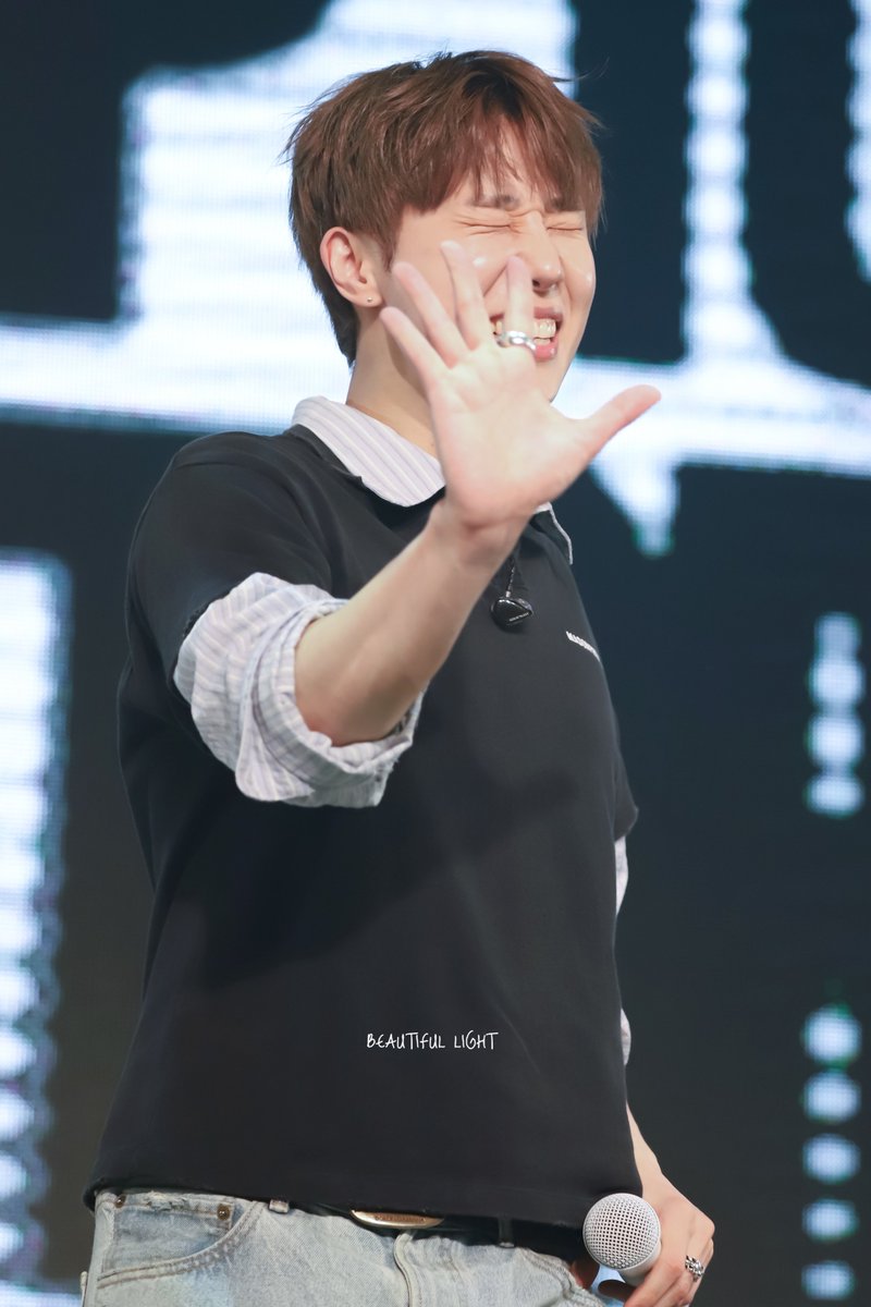 Alicia100609's tweet photo. 260620 LV 4: LEAP TO VECTOR in KAOHSIUNG

갑자기 댄스 리콜ㅋㅋㅋ

#인피니트 #김성규 
#INFINITE #KimSungKyu
#LV4 #LeapToVector https://t.co/I0gFmezE0i