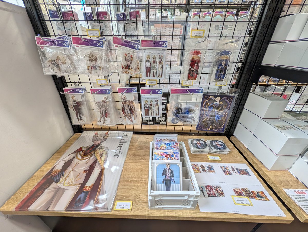post30th's tweet photo. 黒ウィズのアイドルとホワイトデーも一部だけど店頭に出ています。 https://t.co/XGptLeqwwL