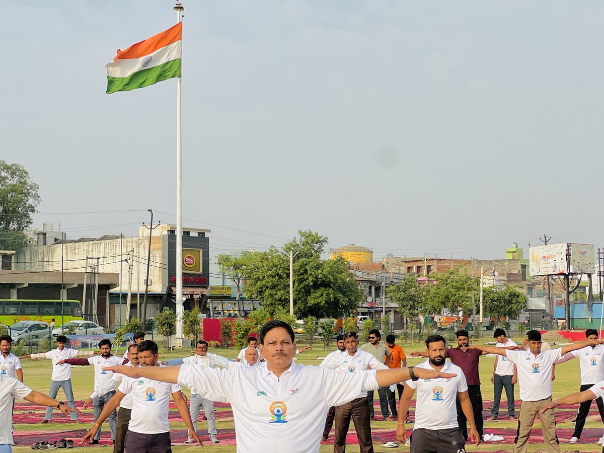 DhirendraGBN's tweet photo. योग अपनाइए, स्वस्थ शरीर और शांत मन पाइए। #MLAJewar 
#InternationalYogaDay #YogaForLife #HealthyMindHealthyBody https://t.co/MVcwdUXVz8