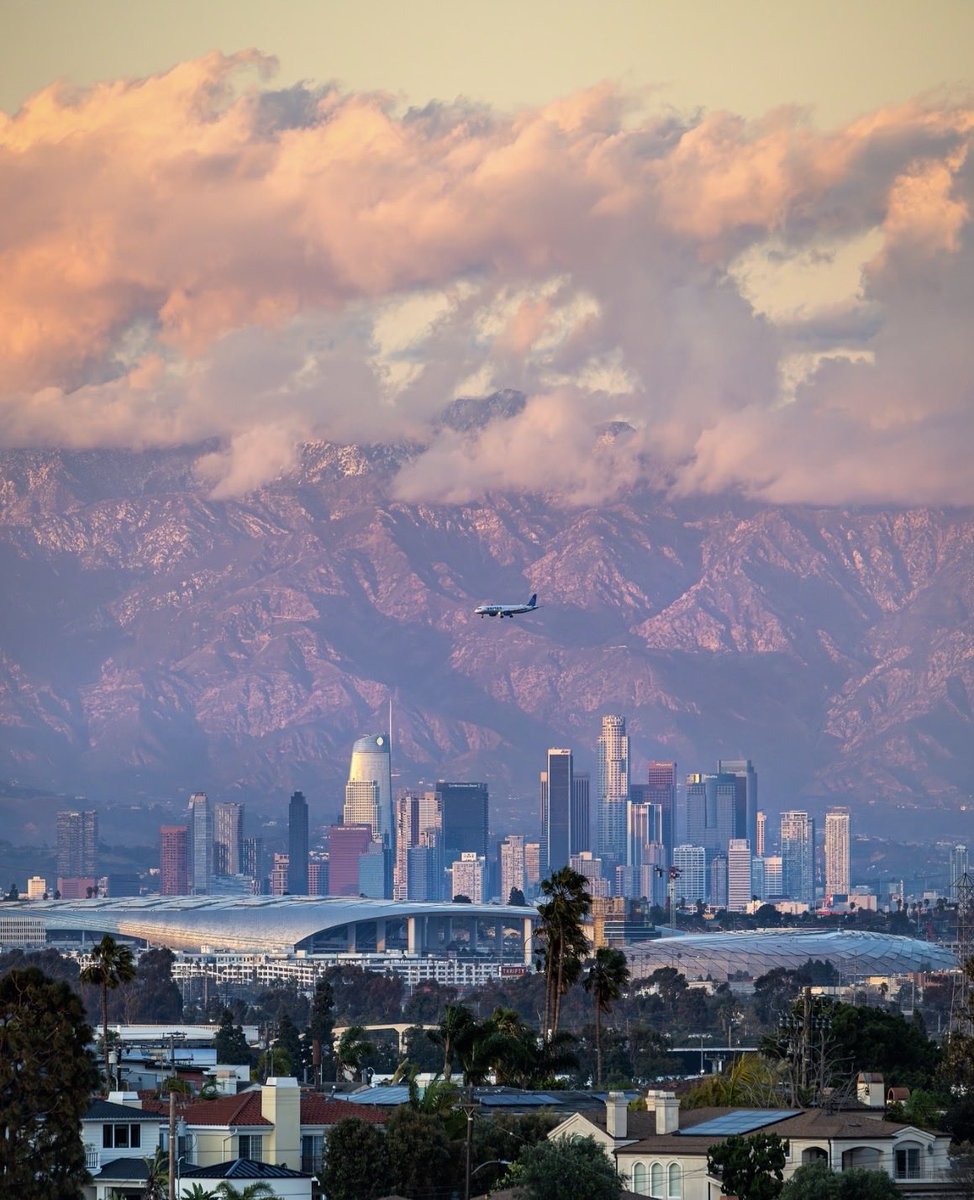 bay_photography's tweet photo. SoFi stadium and the best views of Los Angeles 

Which view is better? https://t.co/wR9obwlh3v