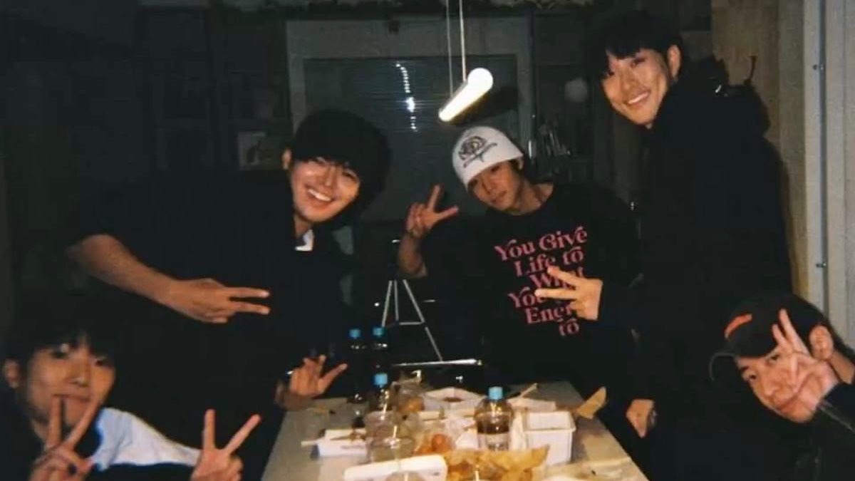 soengjje's tweet photo. #seongtak socmed au 
in which their friend groups start living in the same building and they hate each other's guts but not really https://t.co/ak3oDk8dk0