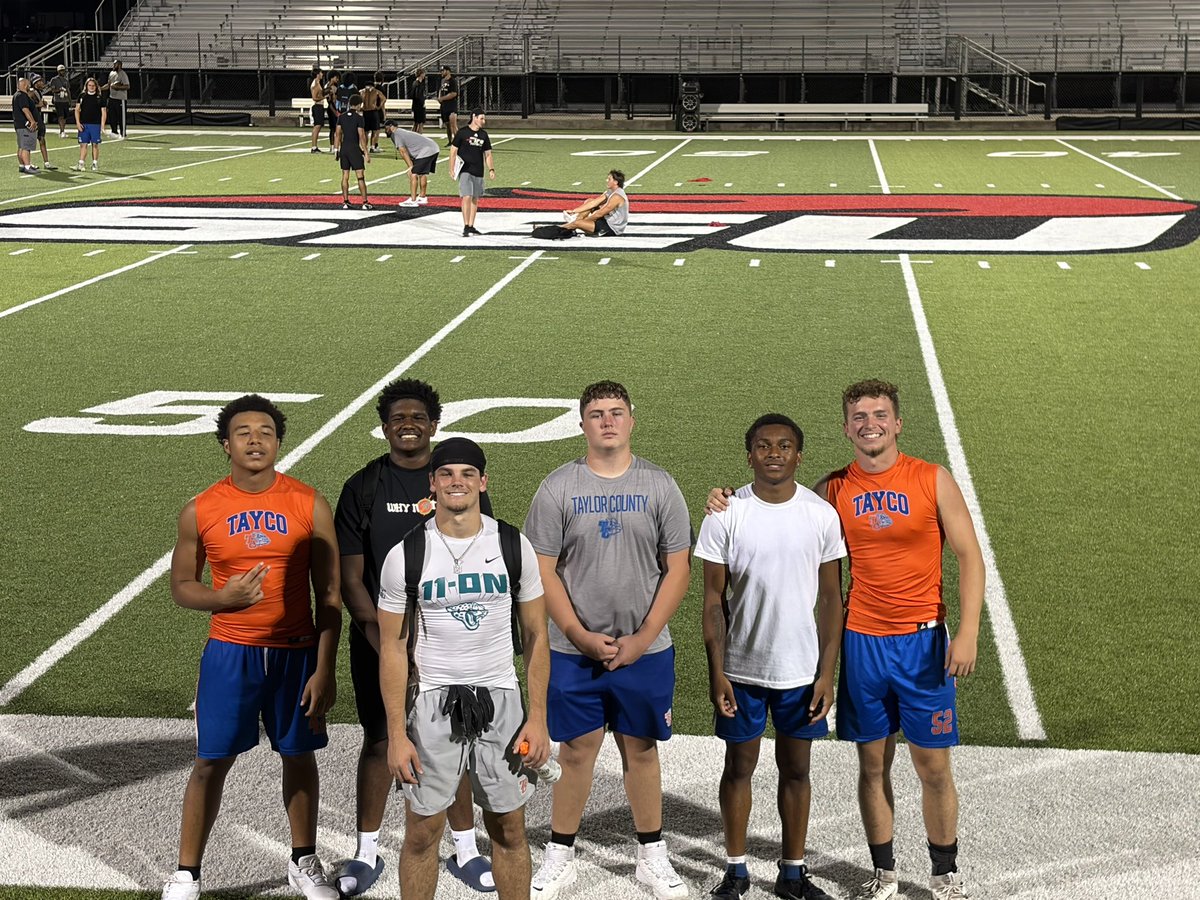 TuckerDodimead's tweet photo. Nothing like camping under the lights with @SEUFireFootball ! Thank you @CoachRussSEU for hosting such a great camp! 
@CoachBraswell1 @TaycoBulldogs https://t.co/OUQfKDT5WH