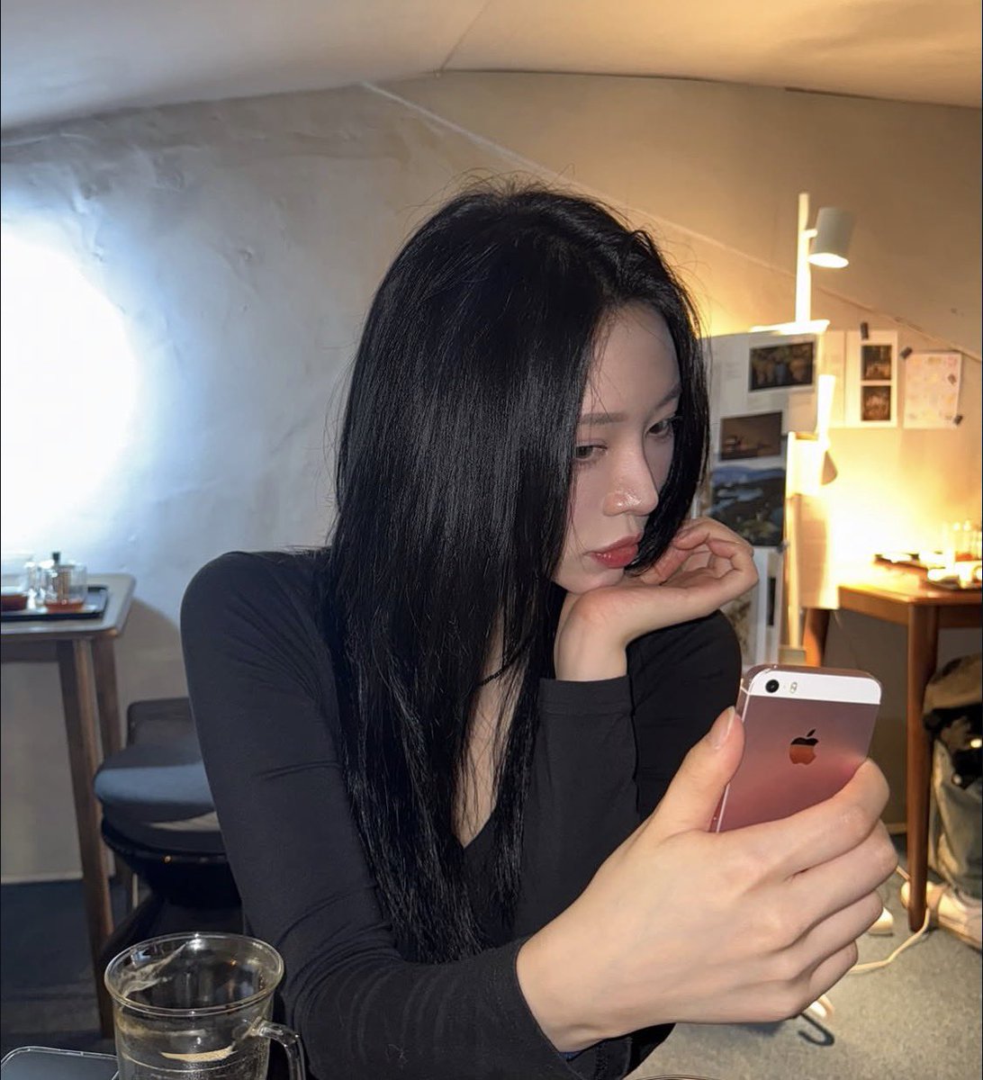 ddtzl247's tweet photo. 99 김ㅁㅈ 친한친구 누난데 집 놀러갈때마다 편한 옷차림 보고 항상 꼴리신다고..몸매랑 얼굴 뒤지긴 한다 진짜 허리랑 가슴 ㅈㄴ 매치 안되네 이런거 보고 어케참냐…🥵

#지인능욕 #지인박제 https://t.co/FdEs2TVlHe