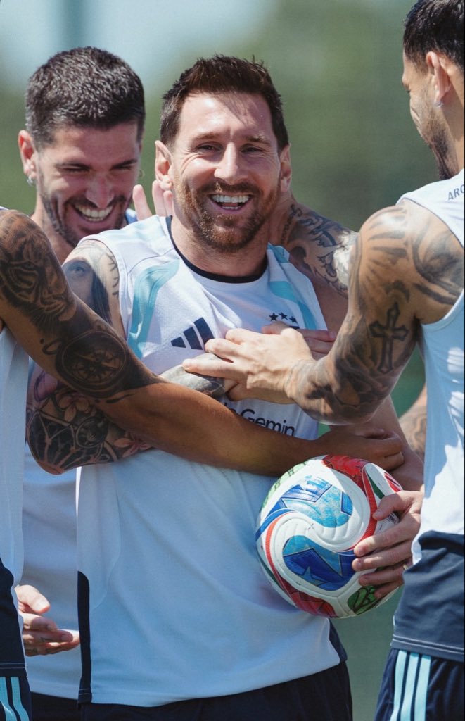 WorldCupXtraa's tweet photo. Lionel Messi during training today! 🇦🇷 https://t.co/mVtzuyGBKz