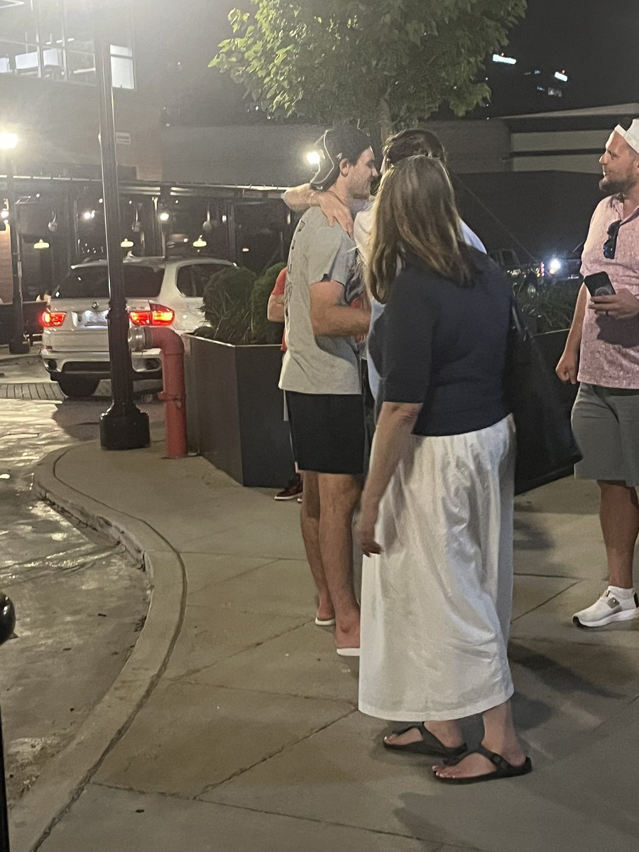 earthtohal's tweet photo. just saw jankowski drunkenly stumble out of the restaurant, take a bunch of pictures with fans, yell “i love you guys”, and fall into an uber. dudes rock https://t.co/AsdkvI24jz