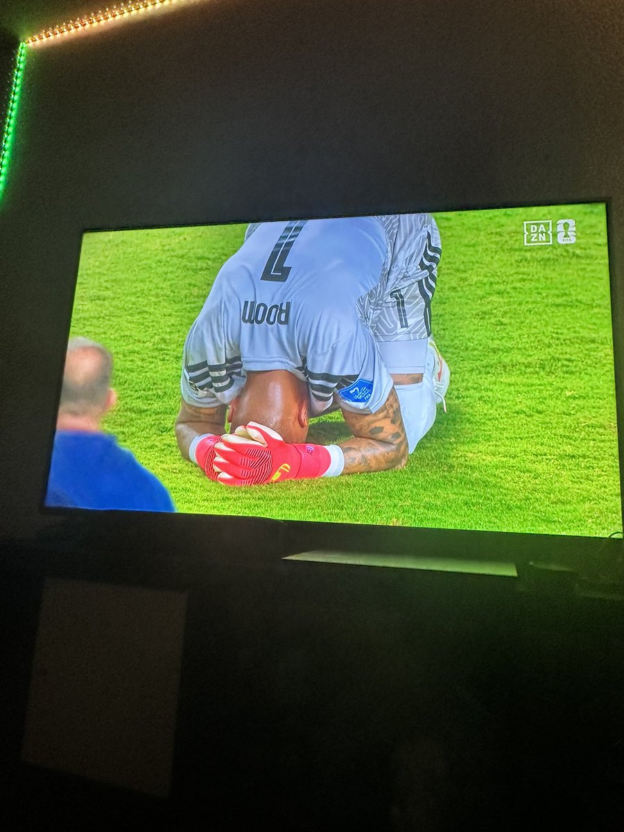 _FutPablo's tweet photo. ROOM ES HISTÓRICO!!

RT si crees que es el mejor partido de un portero este mundial junto al de VOZINHA contra ESPAÑA😨 https://t.co/Z5b0iXT2WG