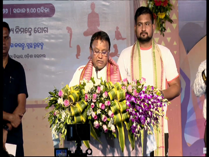 otvkhabar's tweet photo. #ଚାପମୁକ୍ତ_ଜୀବନ_ପାଇଁ_ଯୋଗ_ଜରୁରୀ: #CM
-ଭୁବନେଶ୍ୱର କଳିଙ୍ଗ ଷ୍ଟାଡିୟମରେ ଅନ୍ତର୍ଜାତୀୟ ଯୋଗ ଦିବସ ପାଳିତ
-ସାମିଲ ହେଲେ ମୁଖ୍ୟମନ୍ତ୍ରୀ ମୋହନ ମାଝୀ
-ଅନ୍ତର୍ଜାତୀୟ ଯୋଗ ଦିବସରେ ମୁଖ୍ୟମନ୍ତ୍ରୀଙ୍କ ଉଦବୋଧନ
-ଶାରୀରିକ, ବୌଦ୍ଧିକ, ମାନସିକ ବିକାଶ ପାଇଁ ଯୋଗ ଆବଶ୍ୟକ
-ପୃଥିବୀର ସବୁ ଦେଶରେ ଯୋଗ ଦିବସ ପାଳନ କରାଯାଉଛି
-ଓଡ଼ିଶାର ପ୍ରତ୍ୟେକ ଜିଲ୍ଲାରେ ଯୋଗ ଦିବସ ପାଳନ ପାଇଁ ଖୁସି ପ୍ରକଟ କଲେ
-ଦୈନଦିନ ଜୀବନରେ ଯୋଗ ଓ ପ୍ରାଣାୟମକୁ ସାମିଲ କରିବାକୁ ପରାମର୍ଶ
-ଦୈନିକ ୨୦ରୁ ୩୦ ମିନିଟ୍ ଯୋଗଭ୍ୟାସ କରିବାକୁ ଦେଲେ ପରାମର୍ଶ
-ଚାପମୁକ୍ତ ଜୀବନ, ସୁନ୍ଦର ସ୍ୱାସ୍ଥ୍ୟ ପାଇଁ ଯୋଗ ଅତ୍ୟନ୍ତ ଆବଶ୍ୟକ
#InternationalYogaDay #YogaDay2026 #MohanMajhi #OdishaYogaDay #KalingaStadium #YogaForHealth #YogaForWellness #OTV