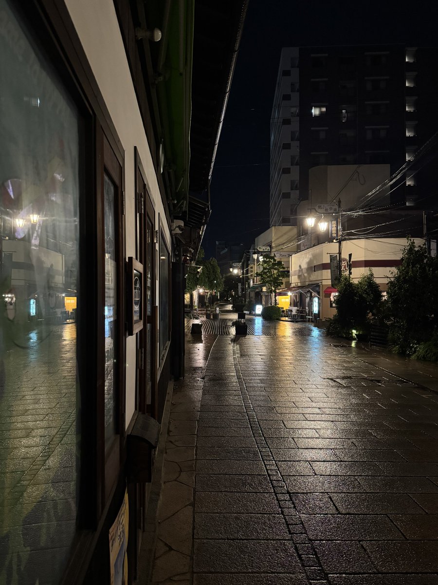 elder_s's tweet photo. 本日！かえるまつり！！

前入りで
大きなフィッシュフライと
夜カフェのしっとりシフォンケーキと
雨に濡れる夜のナワテ通りをどうぞ…

#松本かえるまつり
#けろ散歩 https://t.co/CLsnNDTPXm