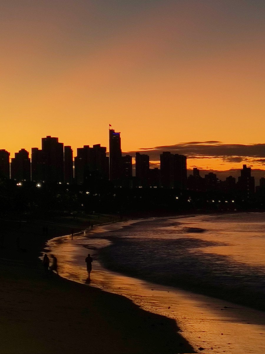 HillBreynne's tweet photo. Relaxar é preciso 👣 https://t.co/8tE2HFT3bR