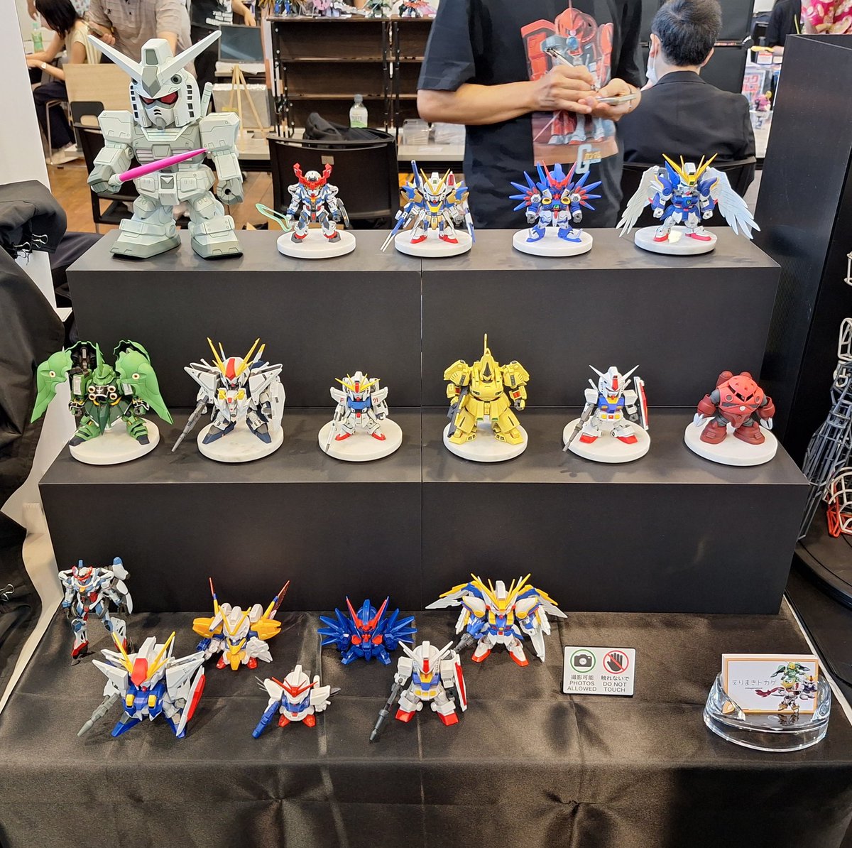 tokagemakimaki's tweet photo. サイドKOBE F共栄圏
設営完了しました！！

[3バンチ31]
えりまきトカゲ卓にて展示しておりますので是非ともお越しください🙌✨

#サイドKOBE https://t.co/5MGpnYROft
