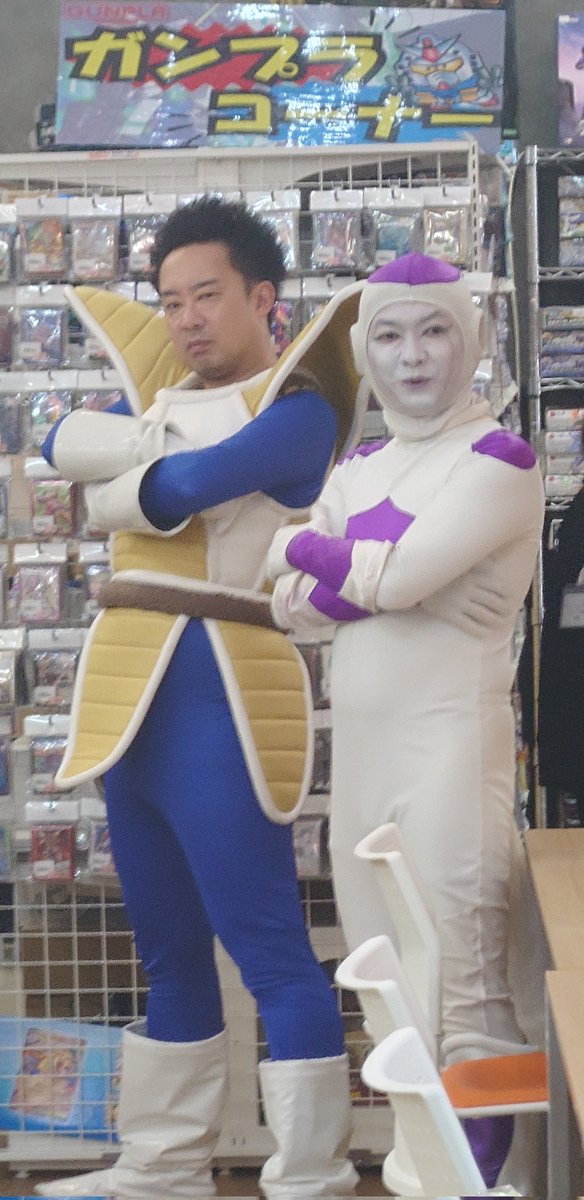 RockM0211's tweet photo. ...コスプレイヤーがいた。 https://t.co/TbTlHeFN20
