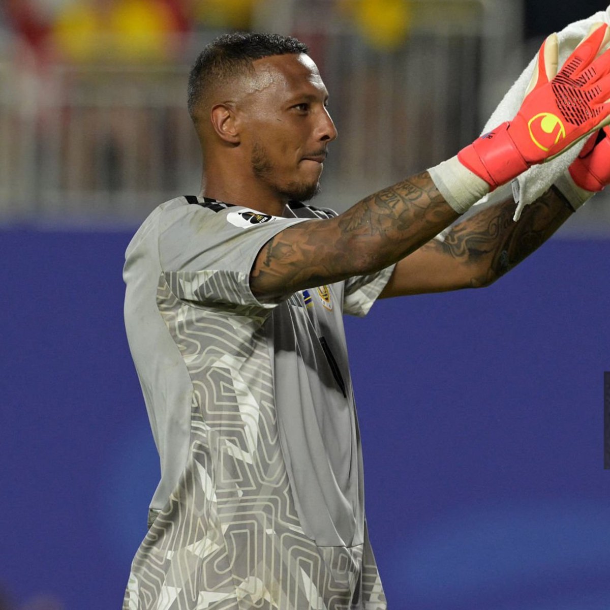 TouchlineX's tweet photo. 🚨🇨🇼 𝗡𝗘𝗪: Curaçao made HISTORY in the World Cup today:

• They have a population of just around 156,000 people, making them one of the smallest nations ever to play in a World Cup

• They qualified for the World Cup for the FIRST time ever after finishing TOP of their CONCACAF qualifying group.

• In their first-ever World Cup, they were drawn into a brutal group with Germany, Ecuador and Ivory Coast.

• After losing 7-1 to Germany in their debut, Curaçao responded by winning their FIRST-EVER point in World Cup history

• They held Ecuador to a 0-0 draw despite being massive underdogs

• Their goalkeeper, Eloy Room, made 15 SAVES and delivered one of the greatest goalkeeping performances in World Cup history

From a nation of 156,000 people to making World Cup history. 

Curaçao, take a bow. 🇨🇼👏