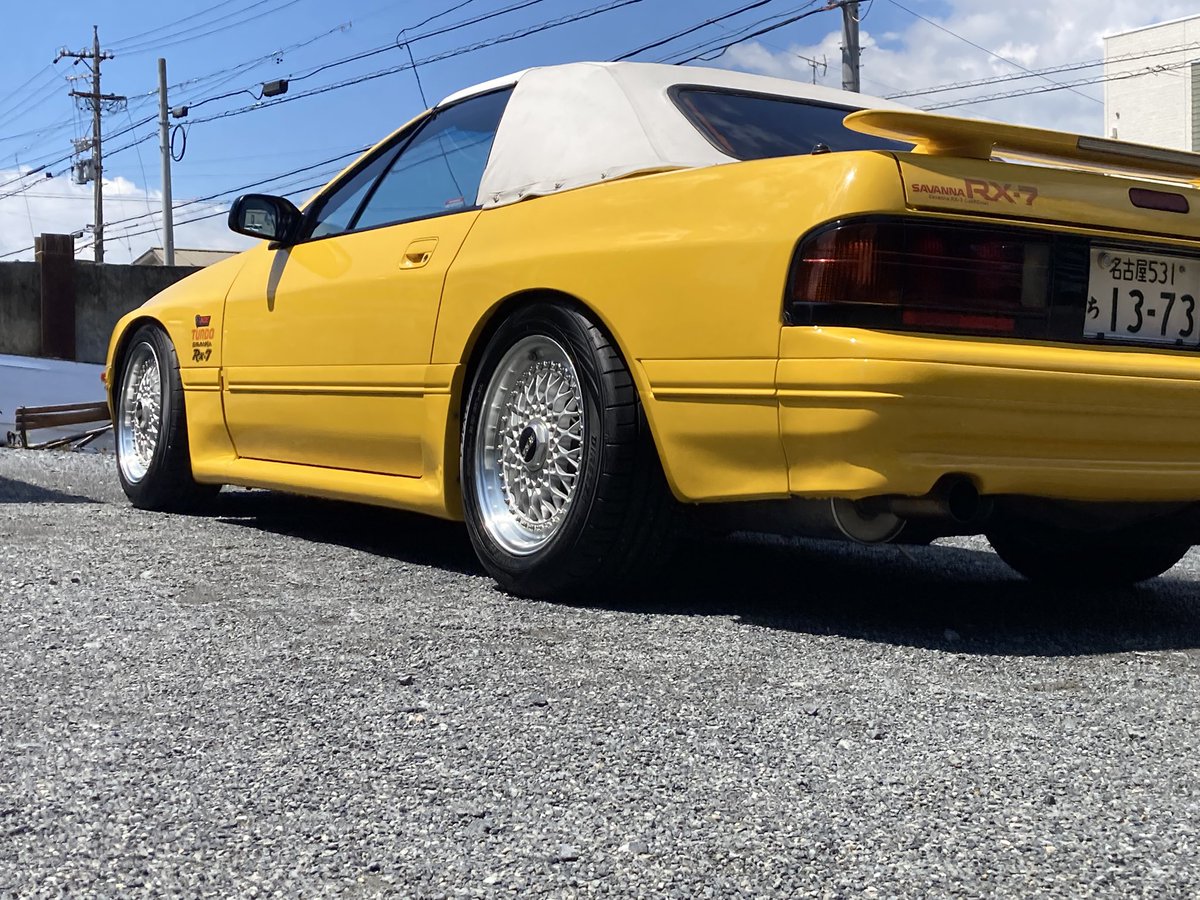 RX791919256's tweet photo. #fc3c
#SAVANNARX7カブリオレ
#サンバーストイエロー
超久しぶりの洗車完了🤩
汗💦だく!
トランク雨漏りあり発見!
リアスポイラーのせいだな😅
コーキングしなきゃ🧐 https://t.co/CAHtjqti7P