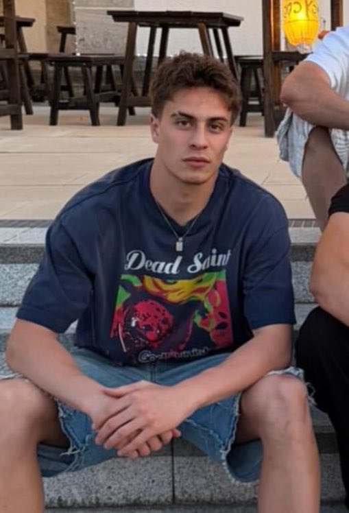 jconnslly's tweet photo. tá me adoecendo o kenan ser totalmente o meu tipo e eu não poder fazer nada sobre isso https://t.co/4buPM5isEE
