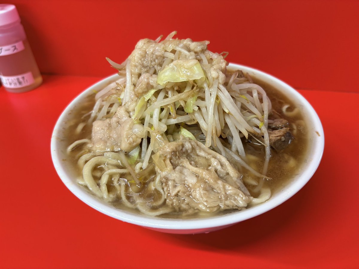 jirolianriku's tweet photo. ラーメン二郎沖縄店
那覇市壺屋
小ラーメン900円
沖縄店開店おめでとうございます！🎊
見た目も味もだいぶ三田本店っぽい感じでうまい！
沖縄にラーメン二郎旋風を巻き起こしてください https://t.co/VPWkSfV2qa