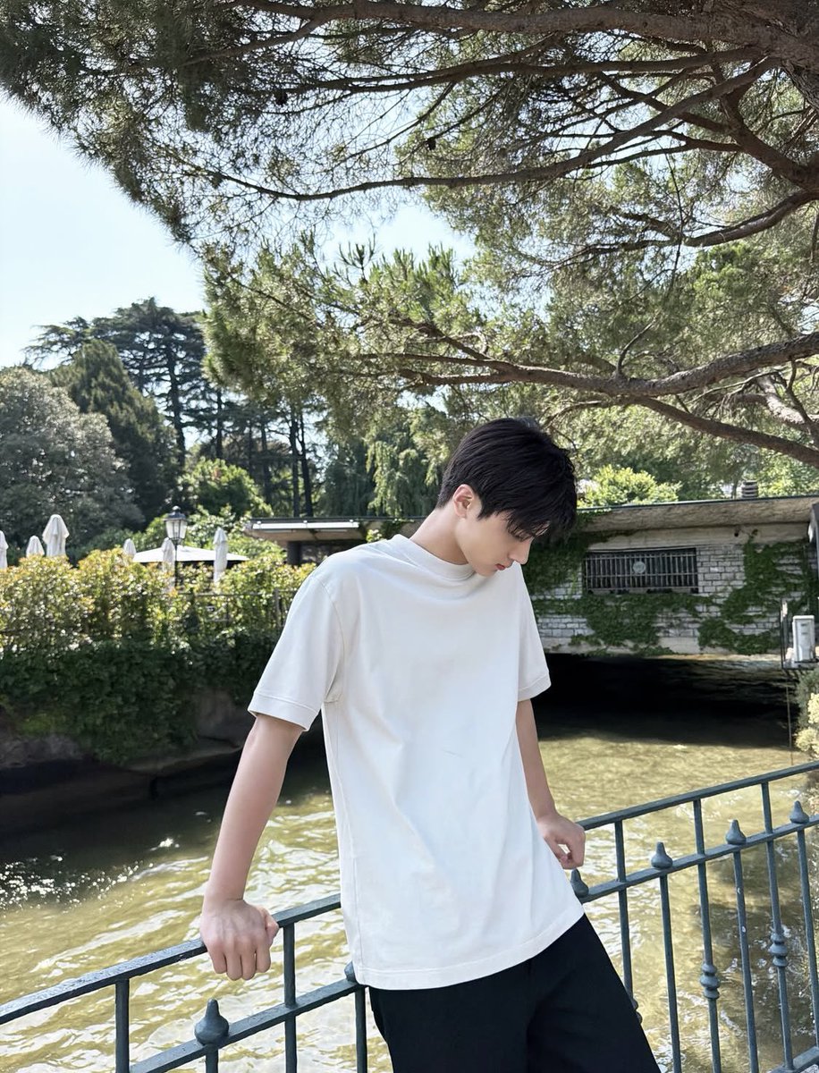 catstarpjs's tweet photo. happy father’s day to enhypen’s resident dad, chef, and emotional support! taking care of 5 kids while looking this good is a full time job 😌 thank you for your service, park jongseong! 🐈‍⬛🤍 https://t.co/KOx7TbVdYa