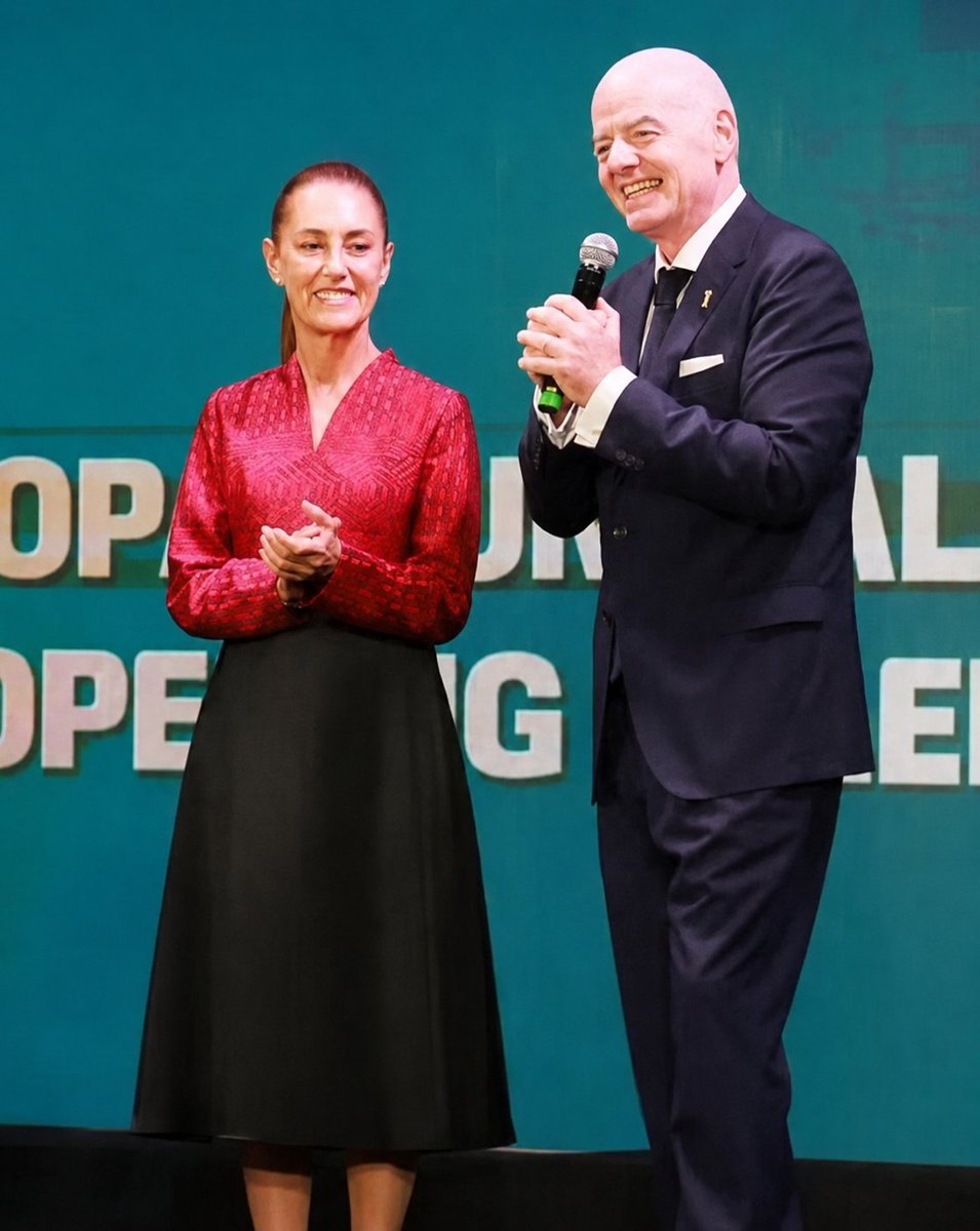 GuacamayanLeaks's tweet photo. Para limpiar la regada de @Claudiashein tuvo que salir el @INAHmx a decir que el evento de la @fifaworldcup_es en el Castillo de Chapultepec promovió la cultura y por eso cumple con la normativa que prohíbe eventos sociales y empresariales.....

La #4T acomoda las leyes y las reglas a conveniencia, si eso hacen en un evento, ¿que no harán en el ámbito judicial para salir impunes?