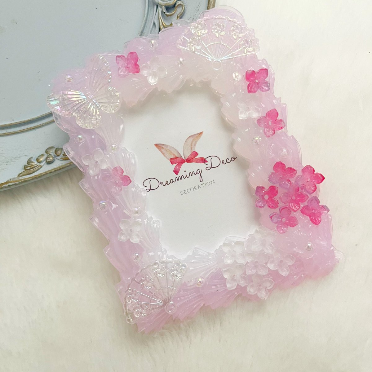 dreamingdeco's tweet photo. おはようございます☀️

梅雨限定の紫陽花トレカケース💠
メルカリにてオークション設定にさせていただいております🥹
お安くお求めいただけるチャンスです✨
ぜひご覧ください🥰

#ホイップデコ #トレカケースデコ #メルカリ https://t.co/qlxdvou6BU