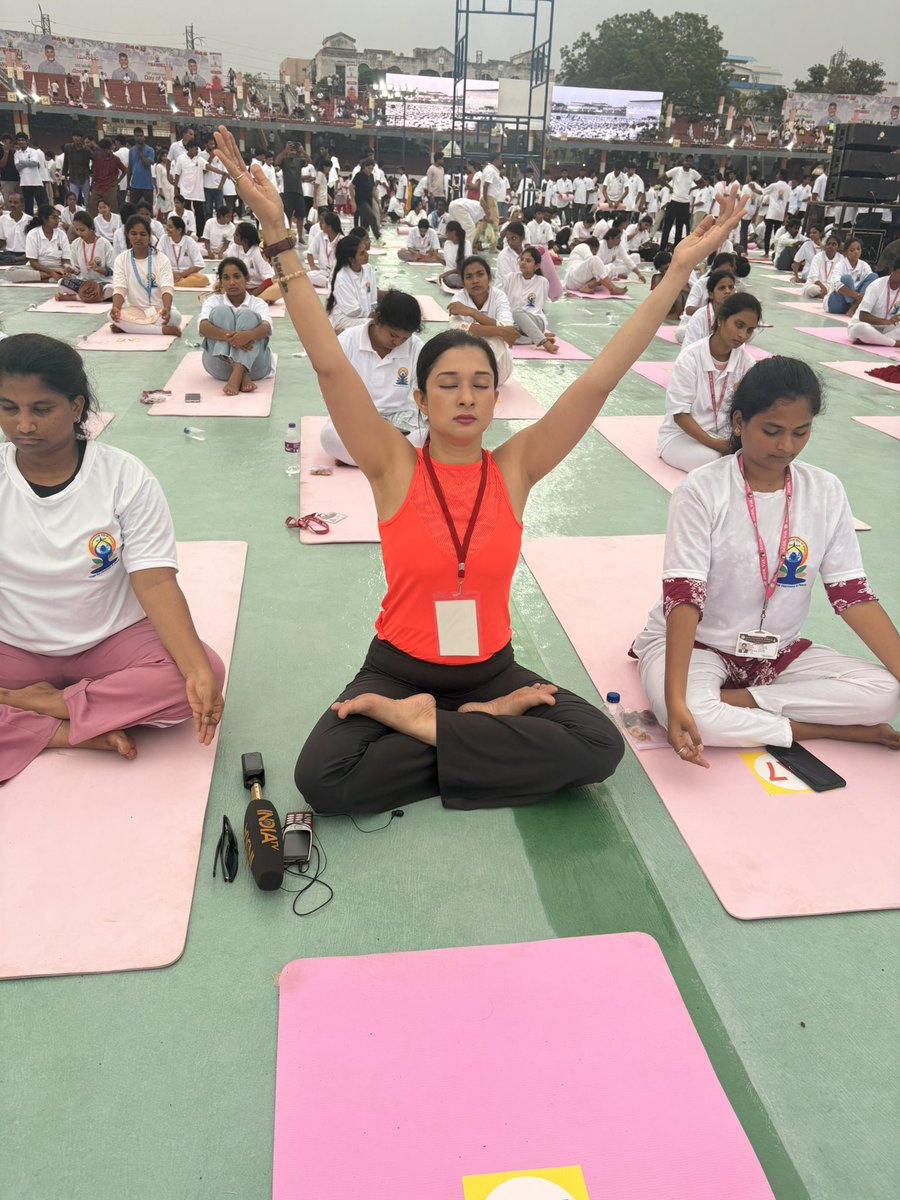IMinakshiJoshi's tweet photo. समत्वम् योग उच्यते! 

#InternationalYogaDay https://t.co/CaGzpML4l7