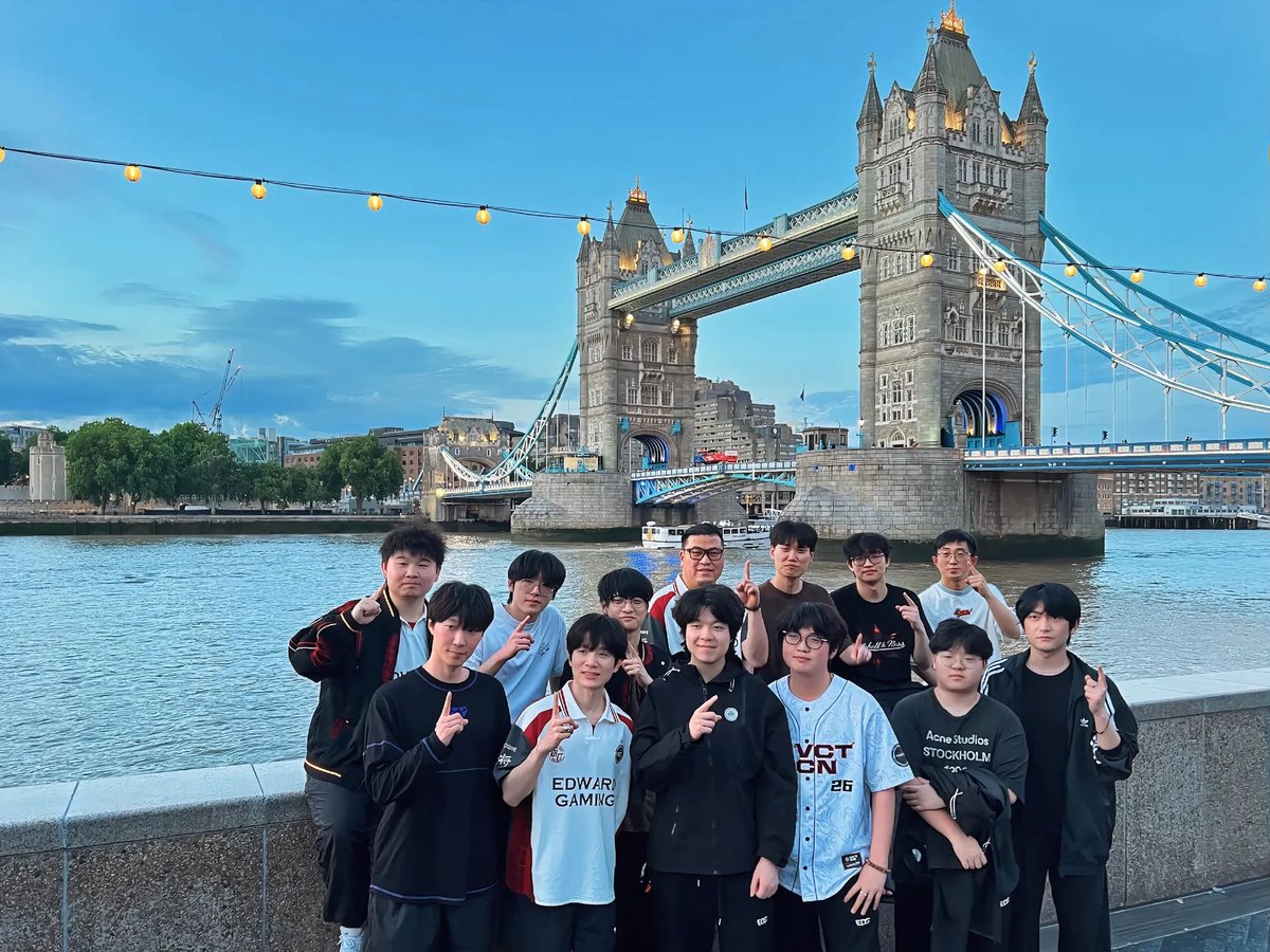 zzkkaijeaw's tweet photo. 💌 smoggy douyin update 210626 💌
🦈: good bye london https://t.co/FtC43i2aZu