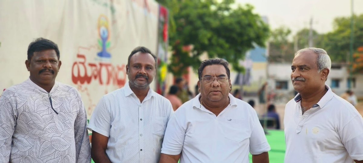 rameshvitta's tweet photo. ఈ రోజు ఆదోని మున్సిపల్ గ్రౌండ్స్‌లో నిర్వహించిన అంతర్జాతీయ యోగా దినోత్సవ కార్యక్రమంలో డా. పార్థసారథి గారు (ఎమ్మెల్యే), మున్సిపల్ కమిషనర్ గారు, విద్యార్థులు మరియు ఇతర ప్రముఖులతో కలిసి పాల్గొన్నాము.
ఈ సందర్భంగా యోగా యొక్క ప్రాముఖ్యత, 
🧘‍♂️🇮🇳 అంతర్జాతీయ యోగా దినోత్సవ శుభాకాంక్షలు. https://t.co/uzRlLU7jeA