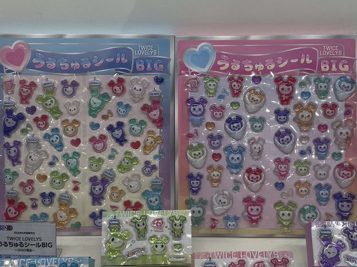 penguu30137's tweet photo. 秋葉原で今月末からのGiGOのラブリーちゃんたちが展示されてた！シールめっちゃ可愛くてほしい
#TWICE https://t.co/oi3EaIkCpO