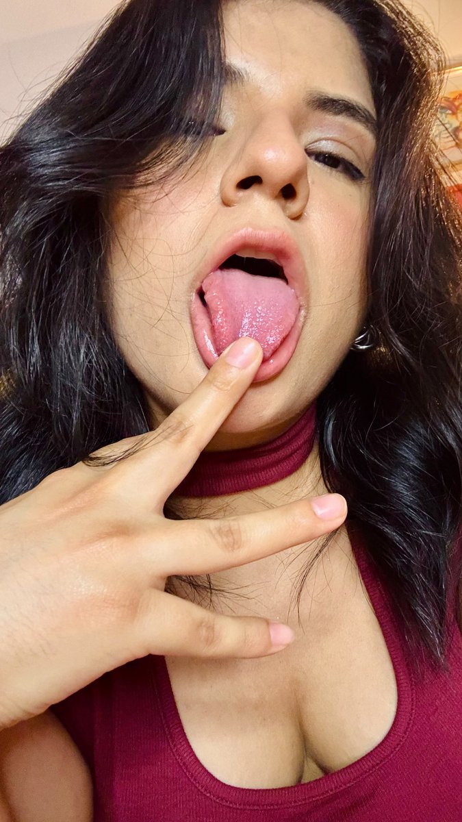 NATBLACCK's tweet photo. I'm not active BUT I just love to tease you, bye💋 https://t.co/2KFwDVBuYr