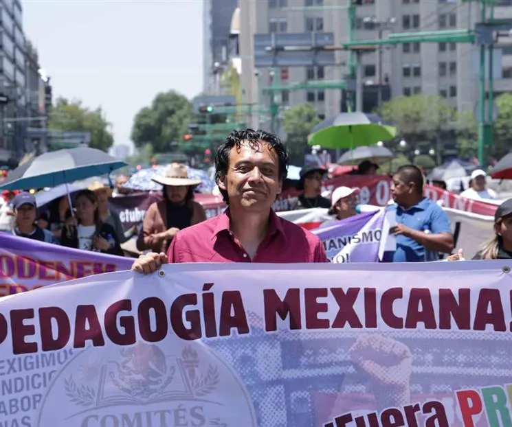 GuacamayanLeaks's tweet photo. De los 800 millones de pesos que @mario_delgado le dio al #CNTE para que dejaran sus protestas.

¿Cuantos millones iran a parar alas bolsas del comunista vividor @MarxArriaga?

La venganza del Marx mexicano fue implacable. https://t.co/PTeipLLijr