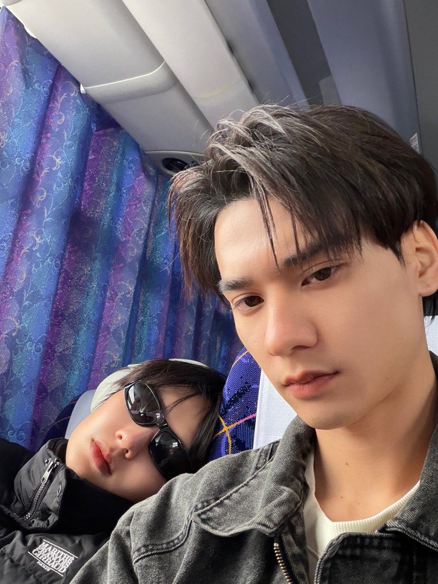 darksideangel88's tweet photo. แล้วมุมเซลฟี่เก่งหะริดเหมือนคุณพ่อไพบูลย์เป๊ะมาก55555555555 ก้ว่าคุ้นๆ https://t.co/TyUbeV0VeP