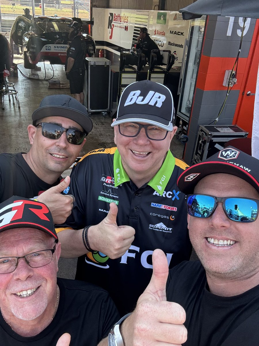 DavidFendt86's tweet photo. Got a few selfies yesterday. On the look for @RyanWalkinshaw today. Got 2 @WalkinshawTWG garage tours, I’ll be trying my hardest https://t.co/QY7gQzZK4G