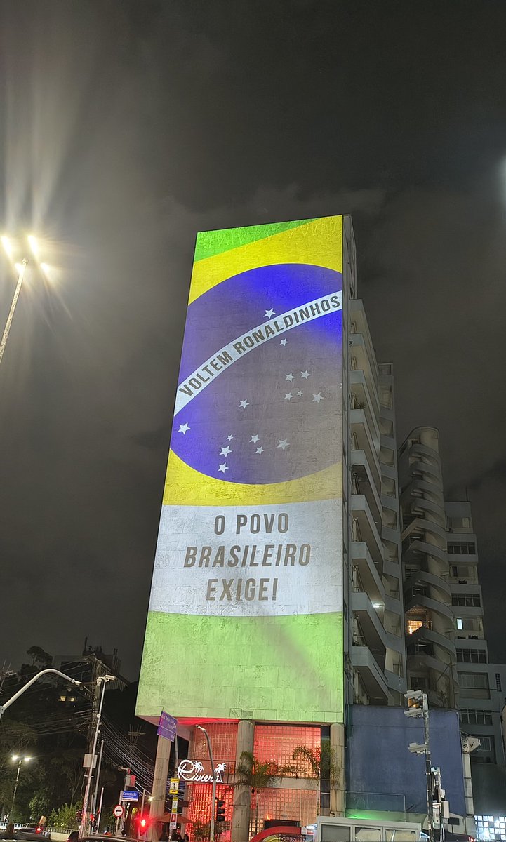 edianez's tweet photo. De hoje, na av.Paulista x rua da Consolação https://t.co/EhYzHNCfS7