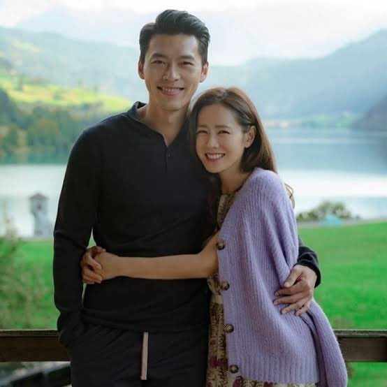 binjinumbahwan's tweet photo. “Its feminine intuition, cause I always had a vision of us standing like this” 🎶 

Hyun Bin and Son Yejin 😭 https://t.co/ThBZ6XQ8lx