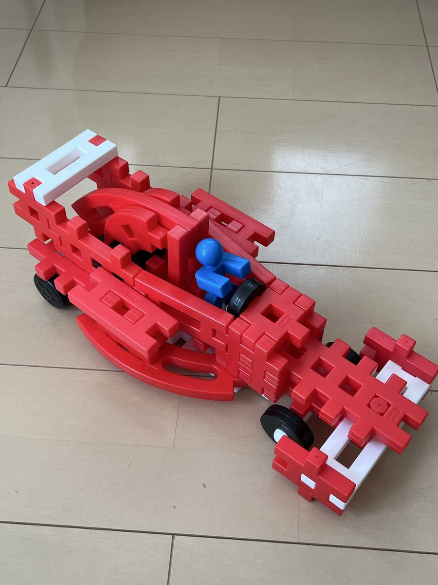 aiaicer's tweet photo. F1マシン

フェラーリのF1マシンを作ってみました。
ニューブロック人形のサイズに合わせるとタイヤが丁度良いのがないので物足らない感じに…
まぁフォルムはっぽくなったのでヨシ

#ニューブロック 
#F1 
#フォーミュラ 
#クルマ https://t.co/8kOWWVj3w0