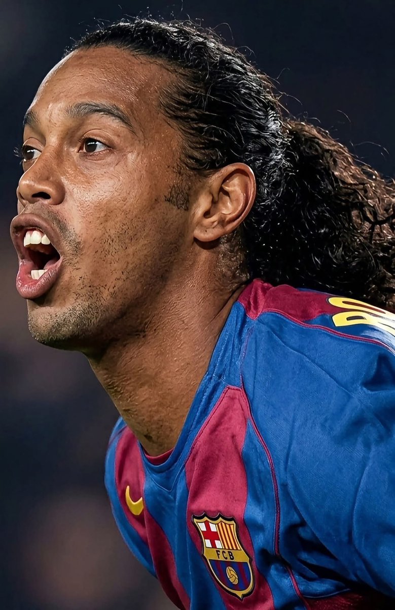 RONBupdates's tweet photo. Surprise Surprise: Legendary Ronaldinho makes surprise return to club football as he signs with Italian Serie C team. 😱😱

PS. He is expected to play in pre-season matches, as per Int'l media. https://t.co/Av4PaZxWPd