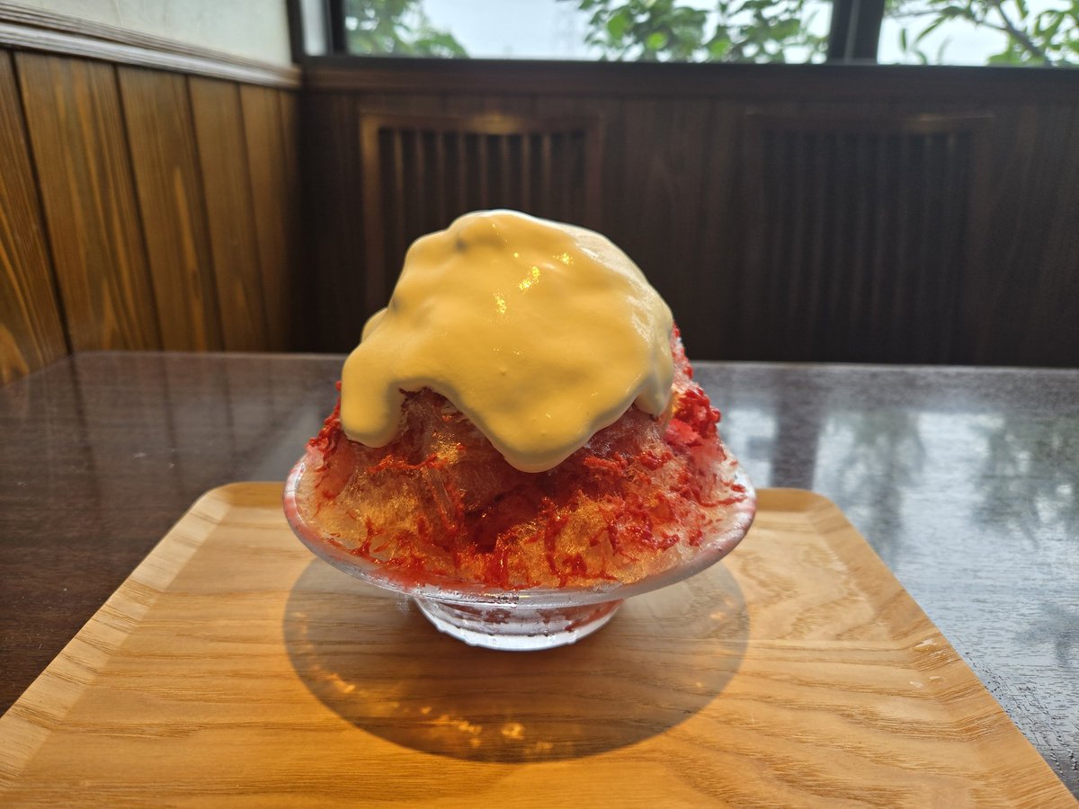 Cafededan's tweet photo. 試作【プラムのかき氷】

プラムをいただいたので、100%プラムのシロップとソースを作りかき氷にしました。

プラムだけだと酸っぱすぎるので、エスプーマをトッピング！

甘酸っぱいプラムと濃厚なエスプーマが相性抜群です！

#かき氷 #エスプーマ #プラム 
#愛知カフェ https://t.co/4wg4zFXi86