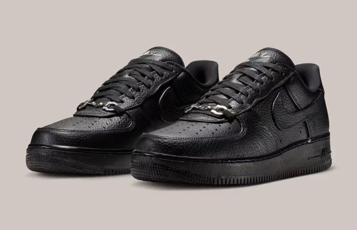uruma_oa's tweet photo. 大人がエロく履く仕様のNIKEのエアフォース1のローファーバックルモデル。

何がなんでも欲しい。 https://t.co/kw7zq99Z8A