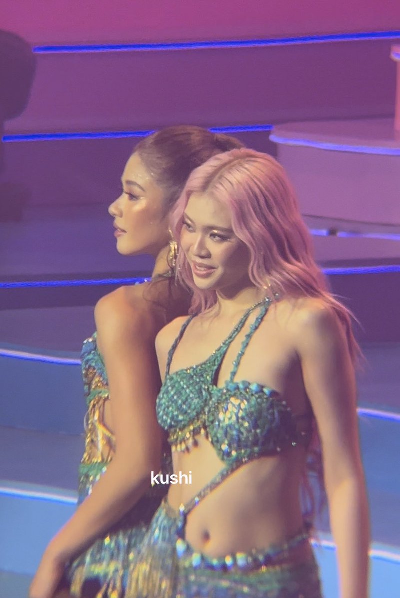 godtierstacey's tweet photo. my visual duo 😩 

BINI SIGNALS MOA KICKOFF

#BINI_SIGNAL_MANILAD1 #BINI_SIGNALS_WORLDTOUR_2026 #BINI https://t.co/WHliomV6zd
