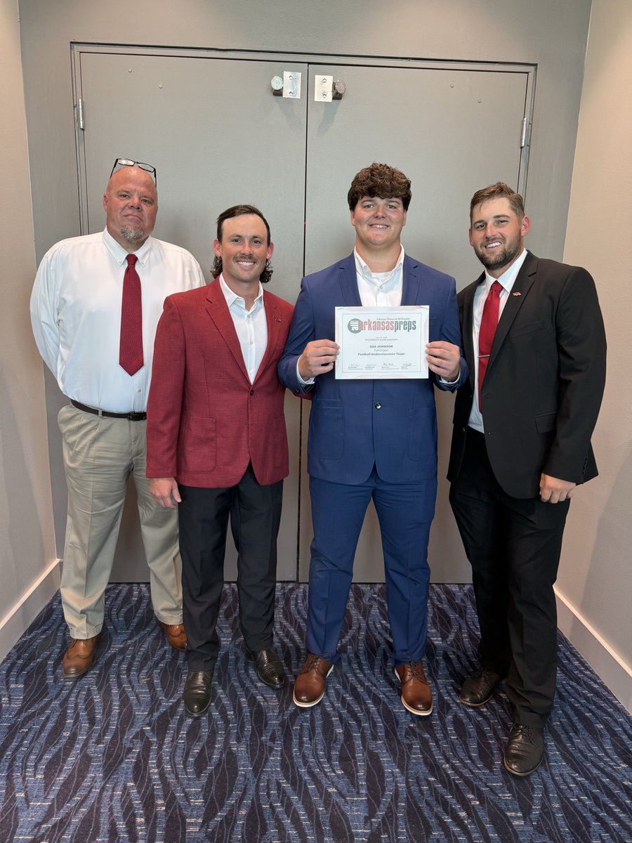 FarmCardsFB's tweet photo. Congratulations to offensive lineman Asa Johnson for being named to the All Arkansas Sophomore Team! Several Cardinals were honored in multiple sports tonight in Little Rock! https://t.co/0DZ28iUKIW