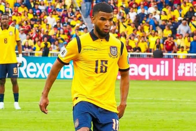 GatoLDU's tweet photo. solo estos manes se enteraron que están jugando un mundial https://t.co/VRNDn1K9sT