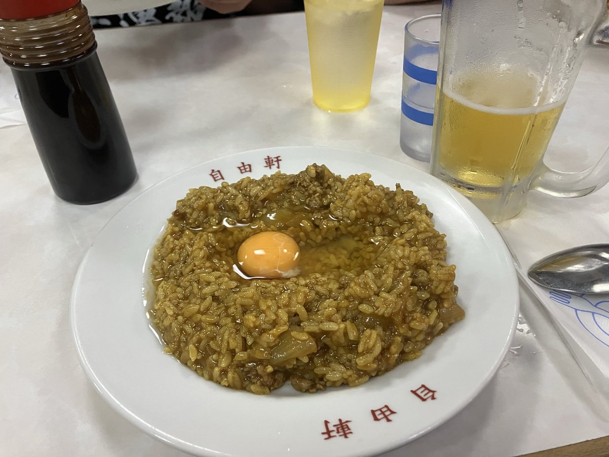 NiceJapan0723's tweet photo. 二日目は難波エリアでみりりんおすすめのカスうどん屋と自由軒さんへ
どちらも美味しかったけど自由軒のカレーは飲み物でした　#みりらいふ瓶 https://t.co/wcVfIG2rZD