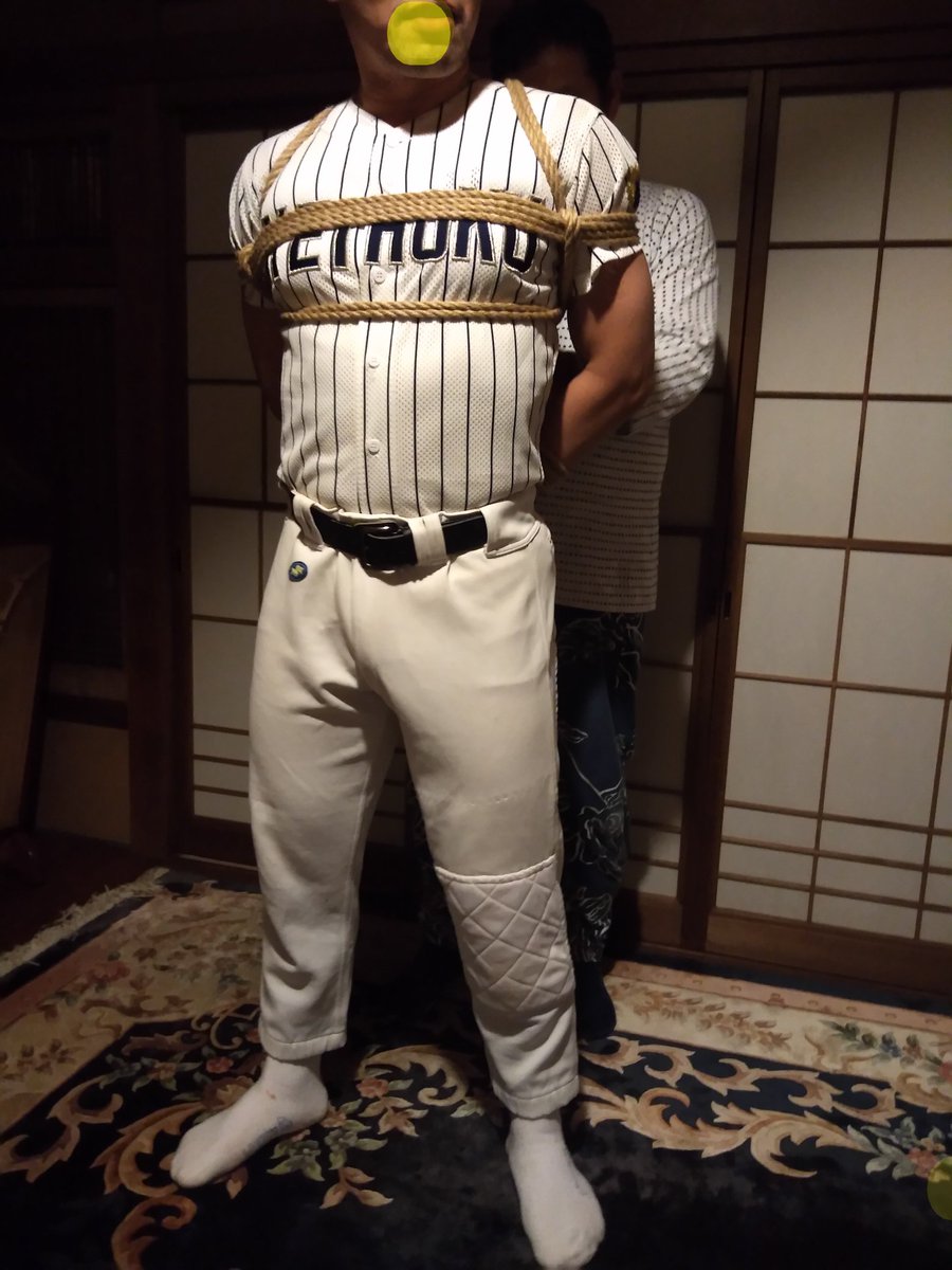 naganawatsukai's tweet photo. 神奈川で、
　《ＧＷ・縄狂いの宴》

緊縛初体験コース

 　野球ユニフェチ緊縛

モデル　新人君（excellent）

縄係　　足袋烏さん（教祖）

普段は皮革製の拘束具を使って、年下君達を虐めているＳタチ君を、マサムネ君が同行
　　
　足袋烏さん緊縛作品

　　コメント欄に続けます https://t.co/hlix1EcVoy