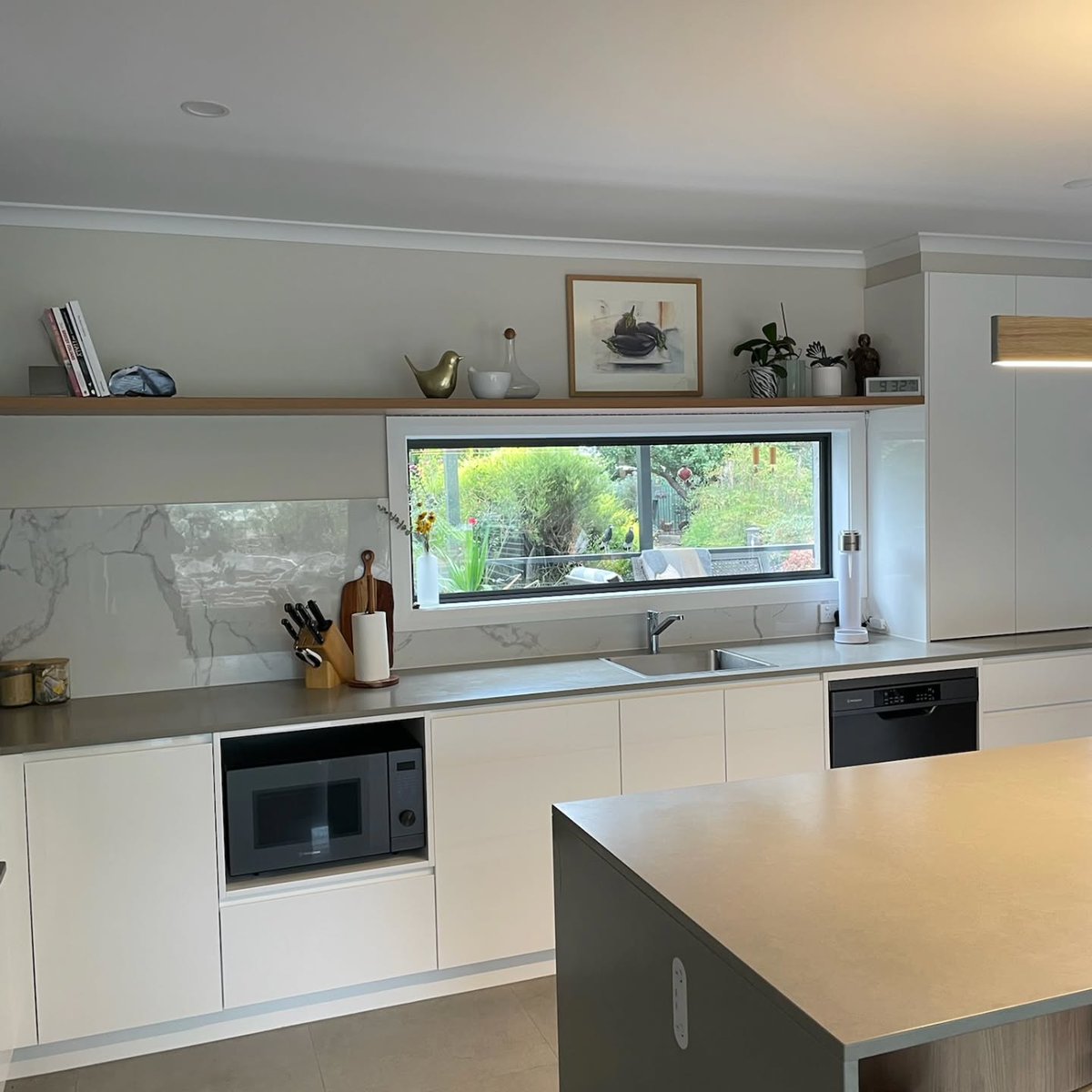 fairyjerry's tweet photo. Waterfall end with an expressed joint.

Not mitred — small detail, but it changes the finish.

#blacklinejoinery #customjoinery #canberra https://t.co/xCanxFIQd5