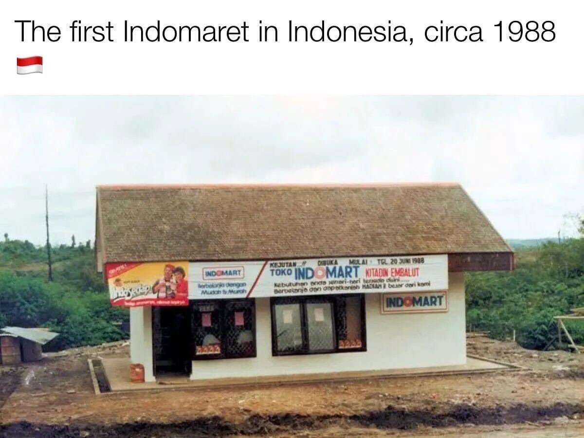 MiskinTV_'s tweet photo. Kalo ada yang meragukan dan pesimis perihal kelangsungan bisnis Koperasi Desa Merah Putih. Beginilah foto penampakan Indomaret pertama.
.
.
.
.
Bismillah Komisaris 🙏 https://t.co/IOogTnaGpv