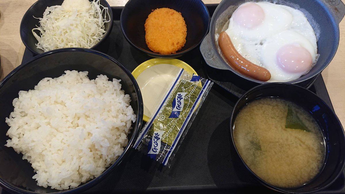 jo_juso's tweet photo. 20歳キャバ嬢、、
40代風俗店員の朝ごはん♪

530円でご飯味噌汁おかわり自由って
神すぎ～♪ https://t.co/N8iFXu4sMk