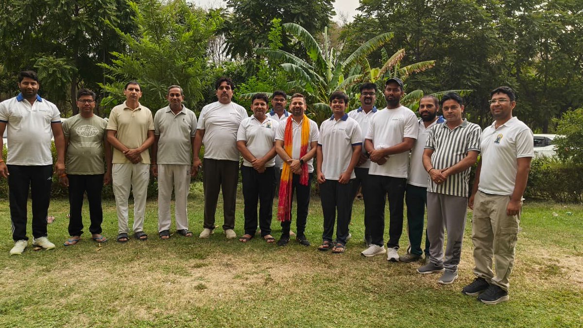Arpit4BJP's tweet photo. योग से स्वस्थ तन, शांत मन और सशक्त जीवन का निर्माण होता है।

आज ग्रेटर नोएडा मंडल की जेपी अमन सोसाइटी में आयोजित योग दिवस कार्यक्रम में टीम के साथ सहभागिता की। इस अवसर पर योग के महत्व, स्वस्थ जीवनशैली और नियमित योगाभ्यास के लाभों पर चर्चा की गई।कार्यक्रम के संयोजक श्री भारत परमार जी को सफल कार्यक्रम की हार्दिक बधाई 

माननीय प्रधानमंत्री Narendra Modi जी के प्रयासों से योग आज भारत की सांस्कृतिक विरासत से आगे बढ़कर वैश्विक जनआंदोलन बन चुका है। आइए, हम सभी प्रतिदिन योग को अपनी दिनचर्या का हिस्सा बनाकर स्वस्थ और सकारात्मक भारत के निर्माण में योगदान दें।

#YogaDay #InternationalYogaDay #YogaForLife #GreaterNoida #JPAmanSociety #HealthyLifestyle #FitIndia #योगदिवस #स्वस्थभारत #योगसेनिरोगीजीवन