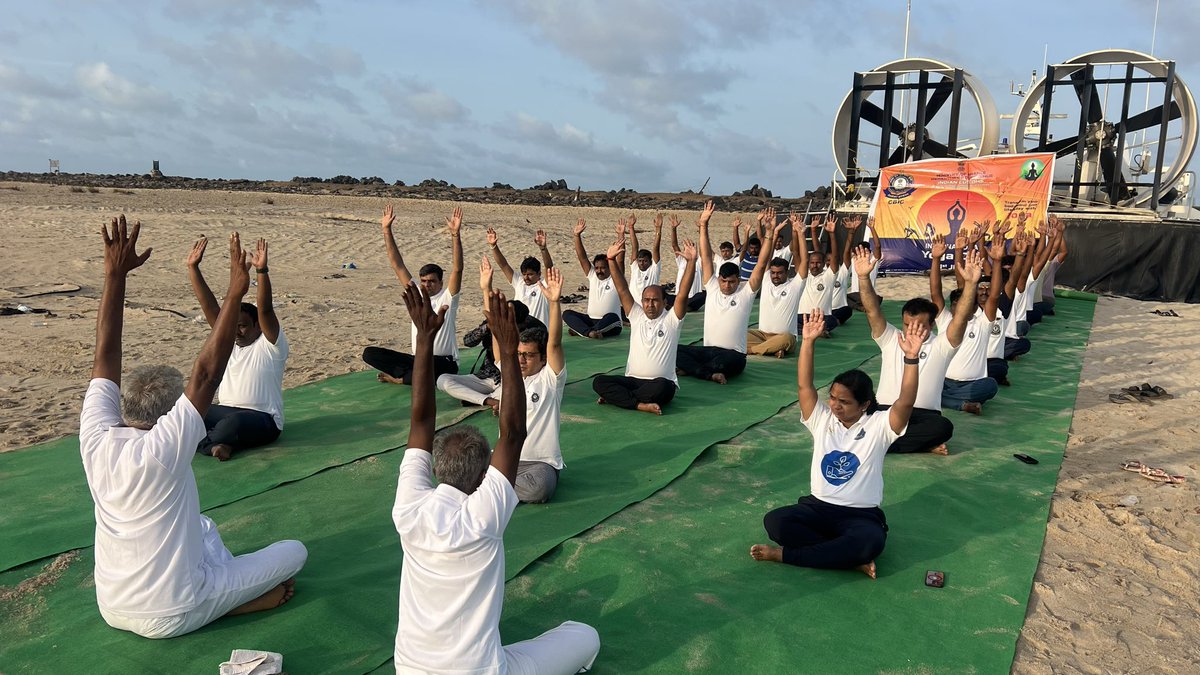 Dharaniramnad's tweet photo. International Yoga Day celebration celebrated at Dhanushkodi,Rameshwaram with customs officers…!
@yoga https://t.co/S4BJEAfvXE