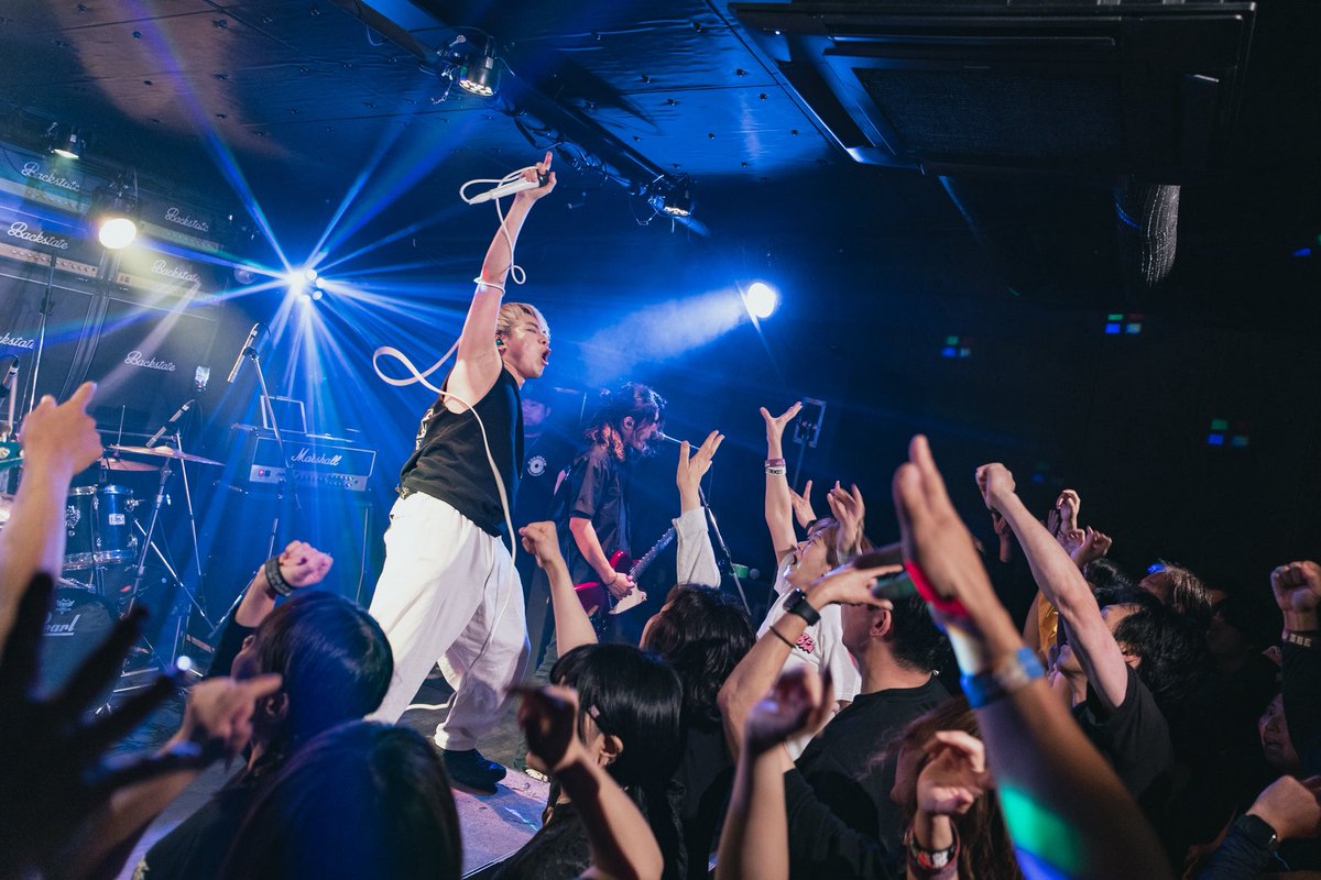 SBE_morioka's tweet photo. 【THANKYOU】

back state 2周年おめでとうございます㊗️
来年も祝います！！！

EGG BRAIN @eggbrain_kobe 
アイスクリームネバーグラウンド @INGofficial 
Stain hung over @stain_hung_over 
NEIGHBORS @NEIGHBORS_0905

岩手まで来てくれてありがとうございました！また各地で！🤘

📸 @bunta89 https://t.co/WIqESSVWsP