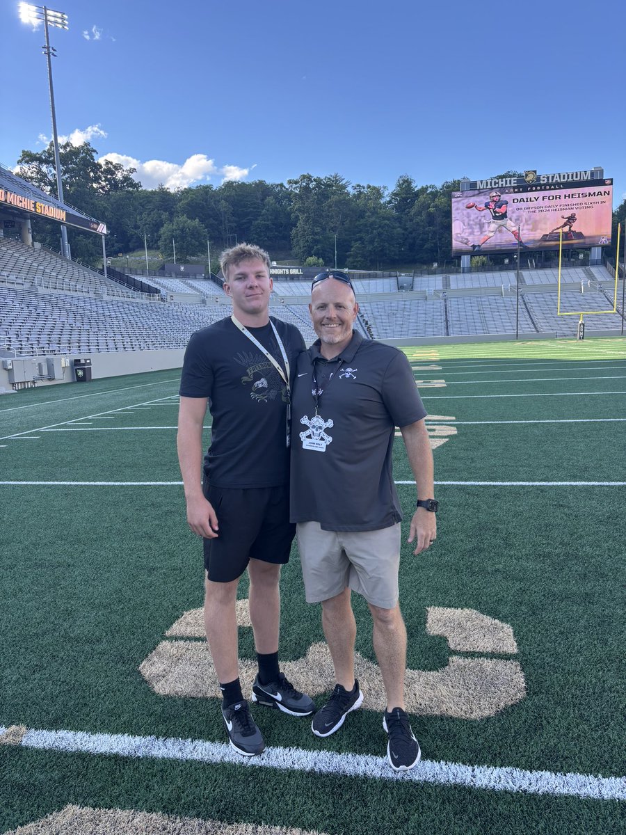 KeianShelton's tweet photo. Had an amazing visit at West Point this weekend. I want to say thanks to all the coaches and players that talked to me and made me feel like I was already apart of the brotherhood. I’m blessed to be apart of the family now. #BEATNAVY 
@ArmyWP_Football https://t.co/QJejZAuXNm