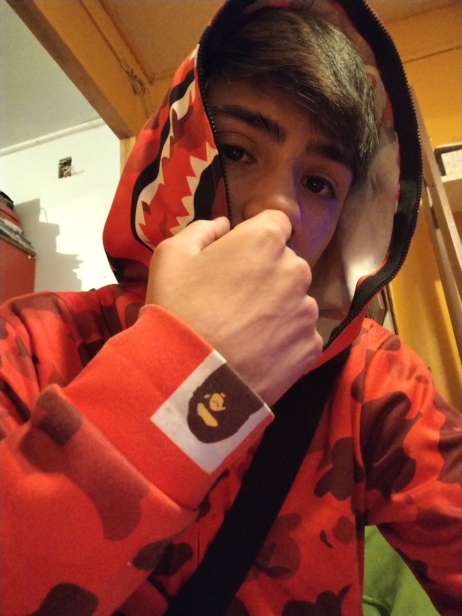 chunchoklo's tweet photo. Bape https://t.co/Jgu4Amn9WK